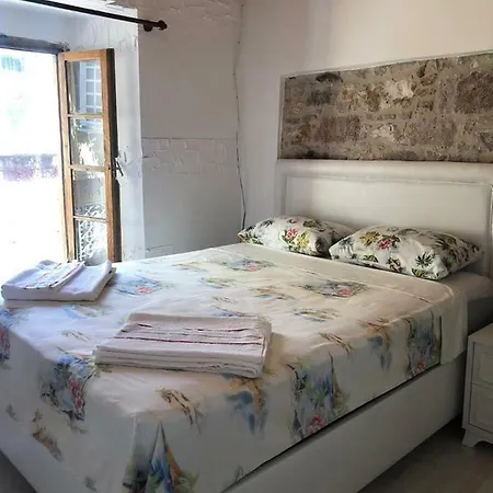 Tas Konak * Ayvalı