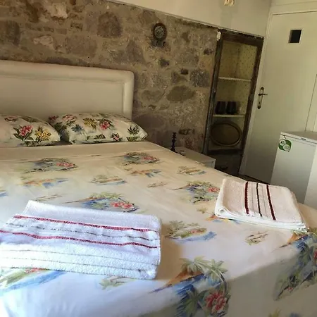 Tas Konak Ayvalı